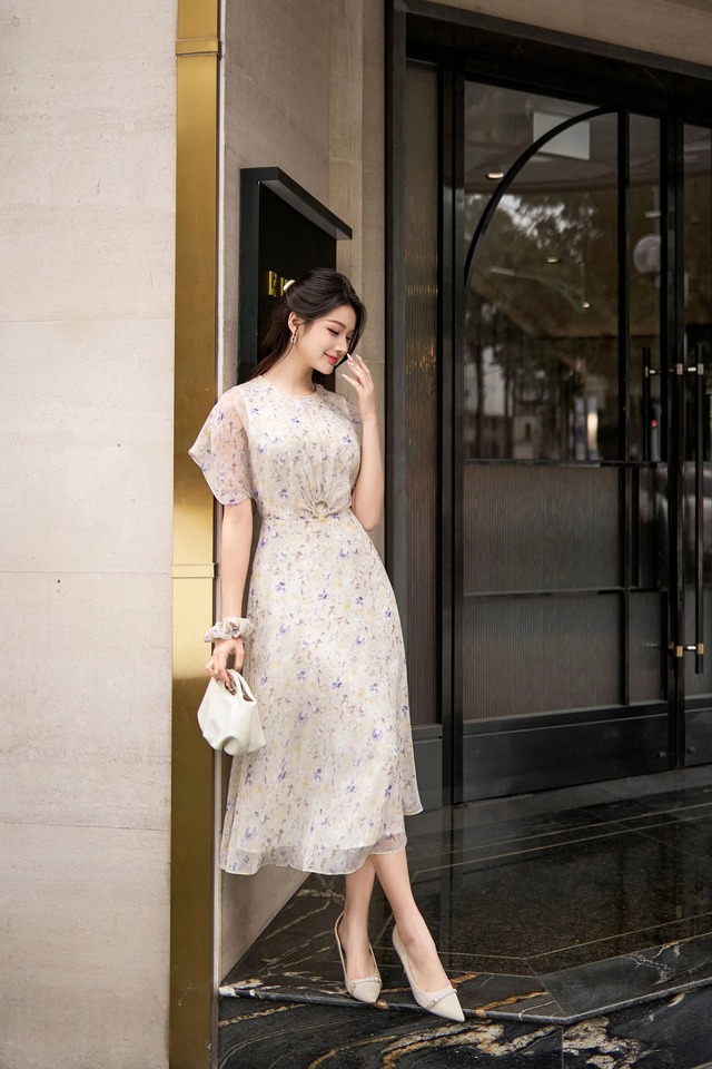 Nét dịu dàng, lãng mạn lên ngôi với váy maxi - Ảnh 2.