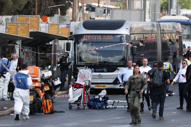 Israel chuẩn bị dội bão lửa xuống Gaza, yêu cầu Hamas đầu hàng - Ảnh 2.