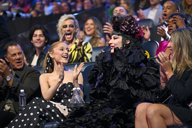 Lady Gaga vượt Taylor Swift giành 'Nghệ sĩ của năm' tại VMAs 2025 - Ảnh 3.