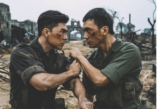 Khán giả bình phim Việt: Thấy gì khi ‘Mưa đỏ’ xô đổ kỷ lục phim Trấn Thành - Ảnh 1.