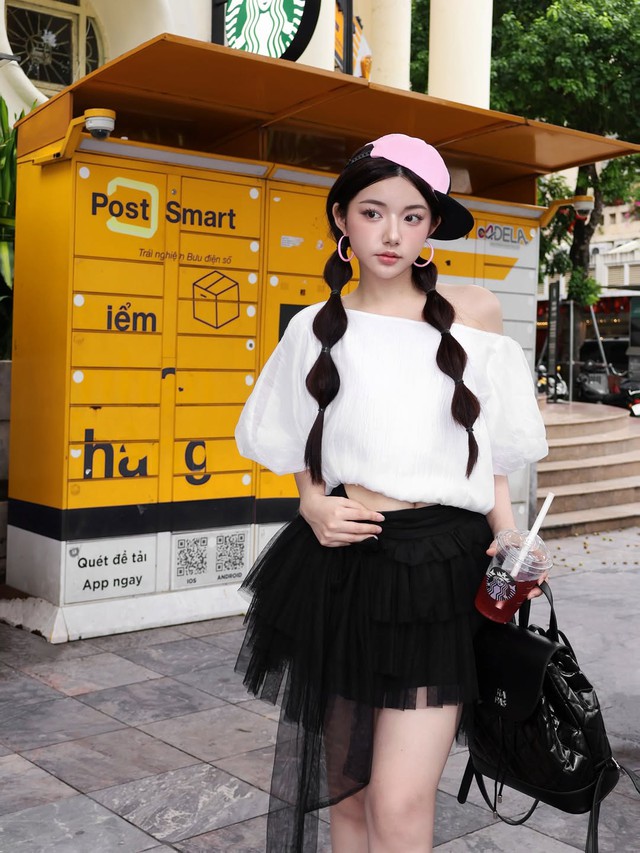 Để trở thành tâm điểm của mọi ánh nhìn, Quỳnh Trường đã khéo léo kết hợp trang phục với sự tinh tế và đầy sáng tạo