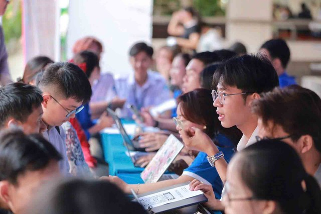 Điểm chuẩn sư phạm 2025 cao kỷ lục và sức hút nghề giáo ngày càng lớn - Ảnh 1. Điểm chuẩn sư phạm 2025 cao kỷ lục và sức hút nghề giáo ngày càng lớn - Ảnh 1.