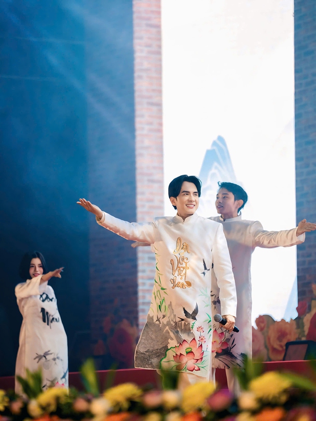 'Dấu ấn thanh xuân' kỷ niệm 30 năm ca hát của Đan Trường- Ảnh 1. 'Dấu ấn thanh xuân' kỷ niệm 30 năm ca hát của Đan Trường- Ảnh 1.