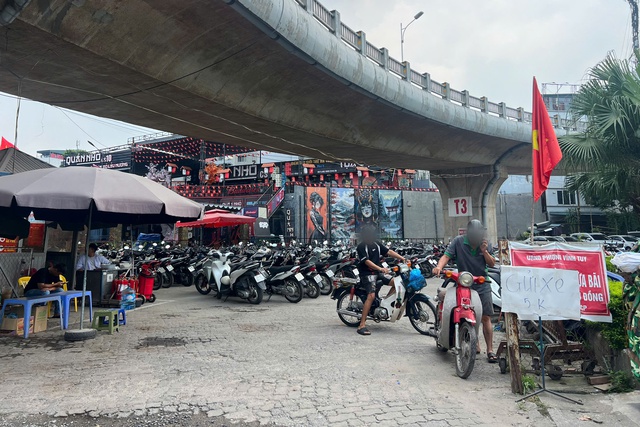 Cảnh trái ngược tại các bãi xe gầm cầu cạn sau lệnh 'xóa sổ' ở Hà Nội - Ảnh 8.