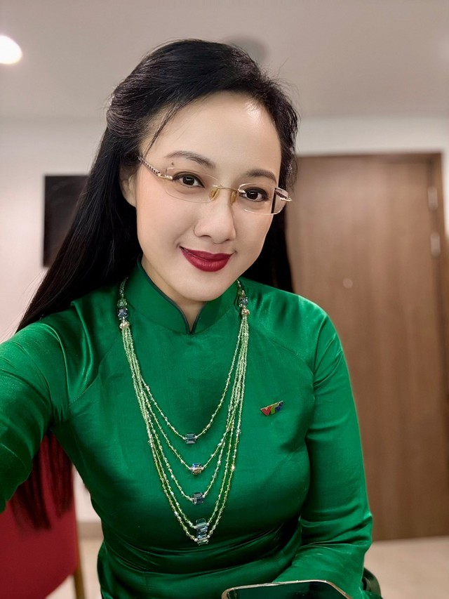 BTV Hoài Anh nghẹn ngào nhắc về 'Thời sự 19h' sau khi dừng dẫn dắt - Ảnh 2.