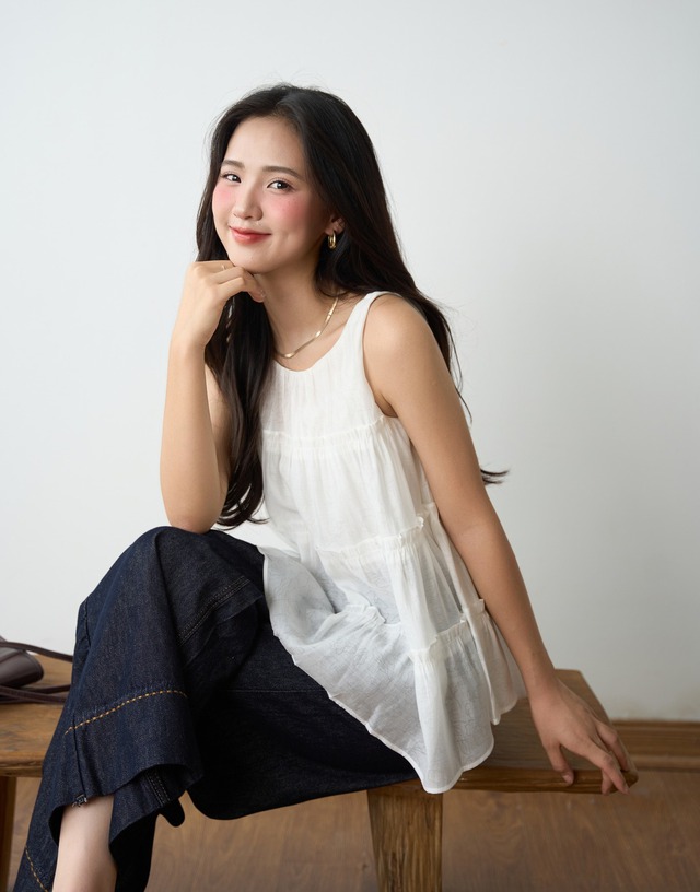 Chân váy denim, quần jeans ống rộng và những xu hướng denim 'đỉnh' nhất mùa- Ảnh 1. Chân váy denim, quần jeans ống rộng và những xu hướng denim 'đỉnh' nhất mùa- Ảnh 1.