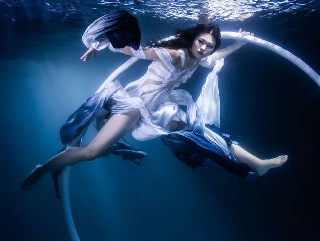 Mãn nhãn ảnh chụp dưới nước của dàn người mẫu Vietnam's Next Top Model 2025- Ảnh 2.