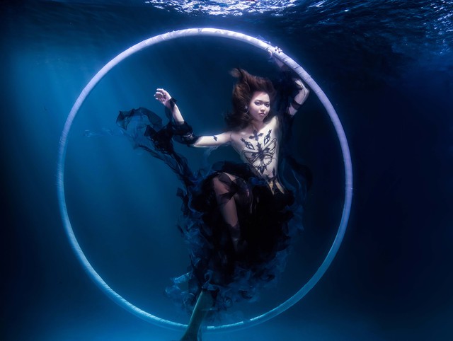 Mãn nhãn ảnh chụp dưới nước của dàn người mẫu Vietnam's Next Top Model 2025- Ảnh 3.
