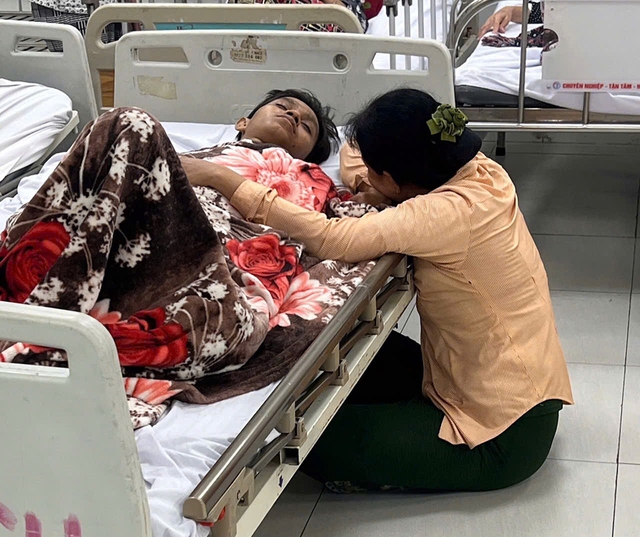 Lá lành đùm lá rách: Vừa nhận bằng bác sĩ thì bị u não ác tính- Ảnh 1.