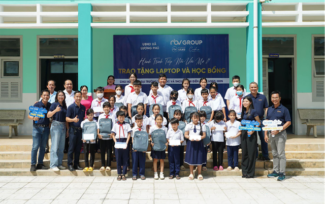 Người Bạn V&agrave;ng v&agrave; Cashion trao tặng Laptop v&agrave; học bổng cho học sinh tỉnh Vĩnh Long - Ảnh 1.