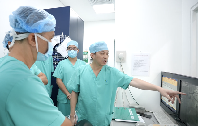 Bệnh viện FV chuyển giao công nghệ IVL trị nghẽn mạch vành cho Bệnh viện Sóc Trăng - Ảnh 2.