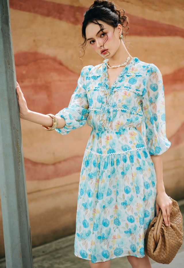 Không phải váy hoa, đây là kiểu váy họa tiết đẹp nhất mùa thu - Ảnh 4.