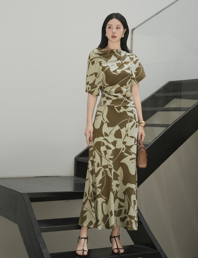 Không phải váy hoa, đây là kiểu váy họa tiết đẹp nhất mùa thu - Ảnh 7.