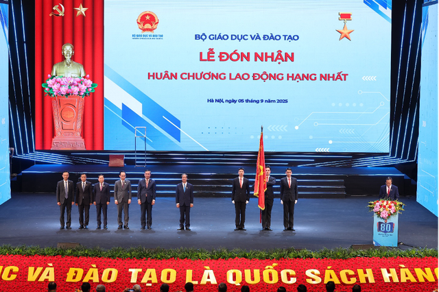 Kỷ niệm 80 năm truyền thống ngành giáo dục và khai giảng năm học 2025-2026 - Ảnh 3. Kỷ niệm 80 năm truyền thống ngành Giáo dục và khai giảng năm học 2025-2026 - Ảnh 3.