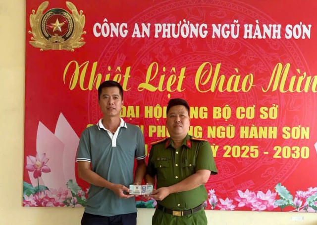 Nhặt 50 triệu đồng, một người Đà Nẵng mang đến công an tìm chủ nhân

- Ảnh 1.