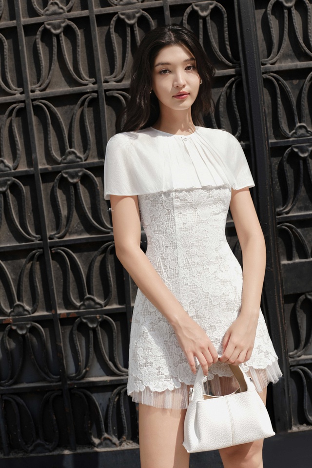 'Chạm' vào vẻ đẹp mong manh, lãng mạn của trang phục ren - Ảnh 2.