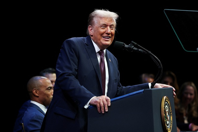 Ông Trump nói 'một chút cãi vặt với vợ' cũng bị tính là tội phạm - Ảnh 1.