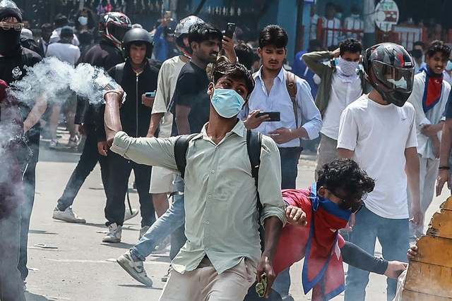 Nepal dỡ lệnh cấm mạng xã hội sau khi biểu tình 'Gen Z' khiến 19 người chết - Ảnh 1.