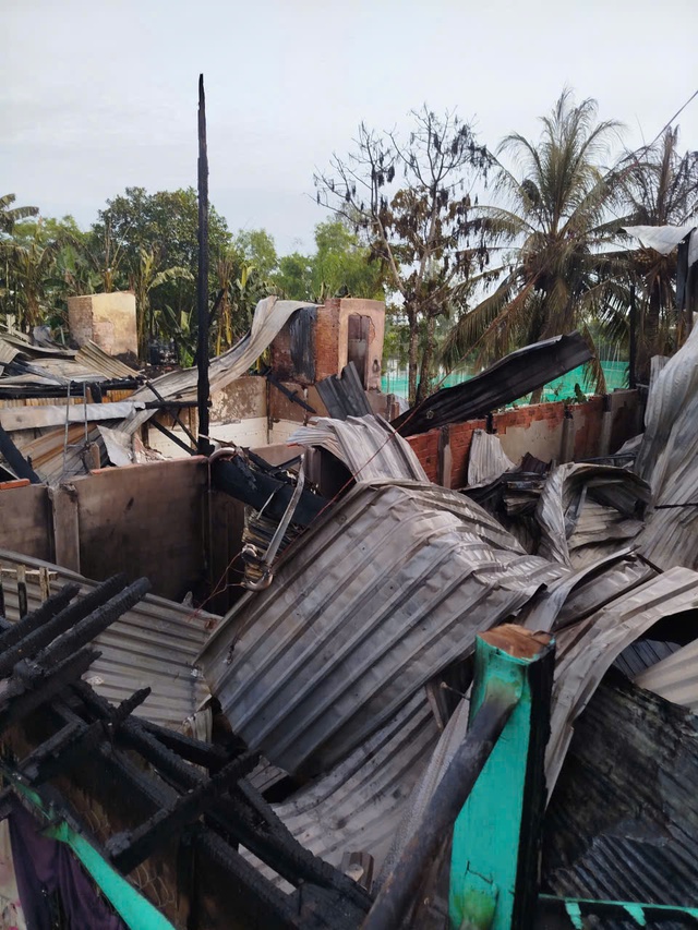 An Giang: Cháy 4 căn nhà, nghi do thắp nhang- Ảnh 2.