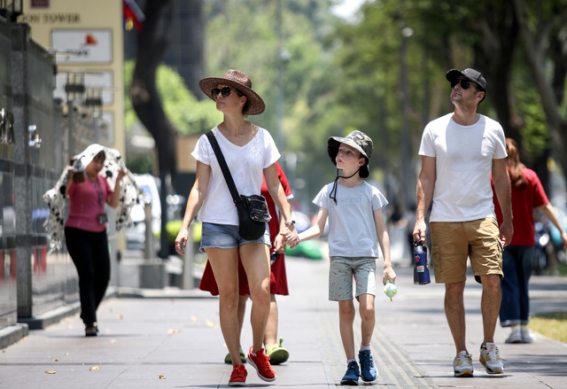 Việt Nam lập kỷ lục đón khách quốc tế, cao nhất lịch sử- Ảnh 1.