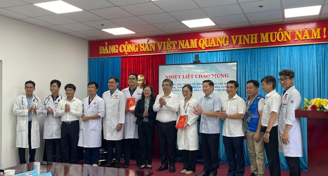 Tiếp tục điều động các bác sĩ luân phiên ra công tác tại đặc khu Côn Đảo- Ảnh 2. Tiếp tục điều động các bác sĩ luân phiên ra công tác tại đặc khu Côn Đảo- Ảnh 2.
