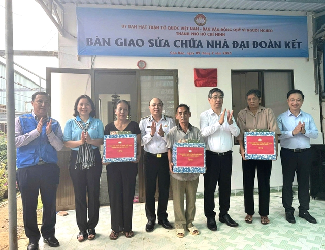 Tiếp tục điều động các bác sĩ luân phiên ra công tác tại đặc khu Côn Đảo- Ảnh 1. Tiếp tục điều động các bác sĩ luân phiên ra công tác tại đặc khu Côn Đảo- Ảnh 1.