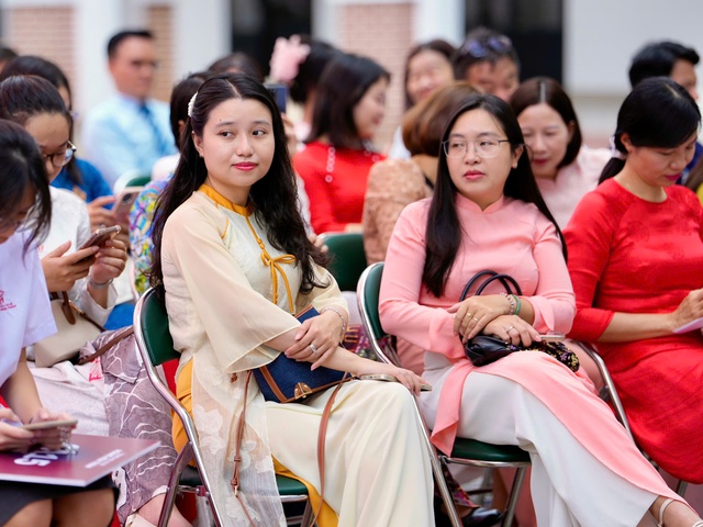 Lương và các chính sách đãi ngộ nhà giáo sẽ có nhiều thay đổi trong thời gian tới - Ảnh 2.