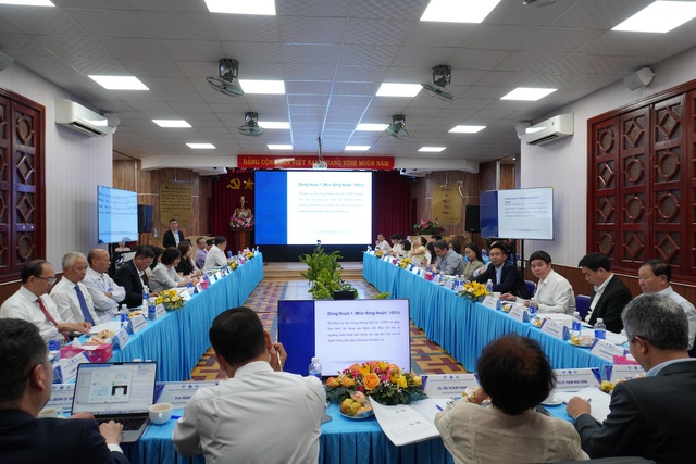 Cận thị học đường báo động: Chuyên gia …