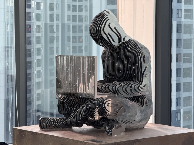 Tượng ‘cha đẻ Bitcoin’ Satoshi có mặt tại Việt Nam Tượng ‘cha đẻ Bitcoin’ Satoshi có mặt tại Việt Nam