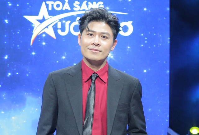 Nguyễn Văn Chung 'tổn thương' vì bị thí sinh gọi bằng 'chú' trên ghế nóng - Ảnh 1.