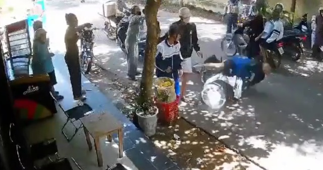 Quảng Trị: Làm rõ vụ việc học sinh bị 4 người lạ đánh ngoài đường- Ảnh 1. Quảng Trị: Làm rõ vụ việc học sinh bị 4 người lạ đánh ngoài đường- Ảnh 1.