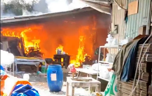 TP.HCM: Ch&aacute;y ở chi nh&aacute;nh cửa h&agrave;ng xe Isuzu ở x&atilde; Xu&acirc;n Thới Sơn- Ảnh 4.