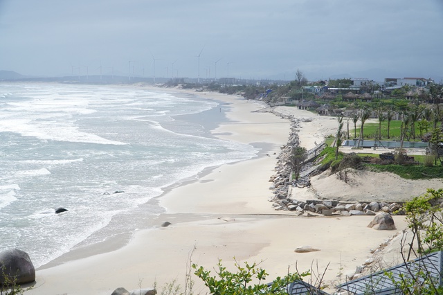 Chuyện 'người đ&agrave;n b&agrave; h&oacute;a đ&aacute;' tr&ecirc;n d&atilde;y n&uacute;i B&agrave; ở biển Gia Lai- Ảnh 4.