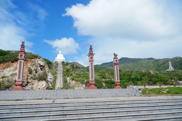 Chuyện 'người đ&agrave;n b&agrave; h&oacute;a đ&aacute;' tr&ecirc;n d&atilde;y n&uacute;i B&agrave; ở biển Gia Lai- Ảnh 5.