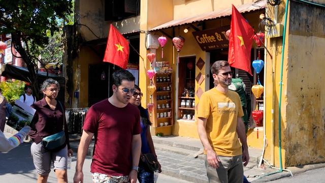 Thủ tướng: Tuyệt đối kh&ocirc;ng n&acirc;ng gi&aacute;, &eacute;p gi&aacute; kh&aacute;ch du lịch dịp Tết Nguy&ecirc;n đ&aacute;n- Ảnh 1.