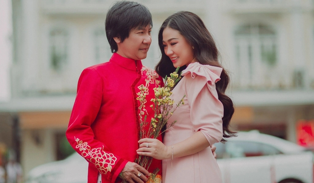 L&ecirc; Huỳnh kể h&ocirc;n nh&acirc;n với vợ k&eacute;m 30 tuổi: T&ocirc;i kh&ocirc;ng ghen hay kiểm so&aacute;t vợ- Ảnh 1.