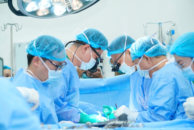 Ca ghép tim xuyên đêm cứu bé 15 tuổi tại Bệnh viện Đại học Y Dược TP.HCM - Ảnh 2.