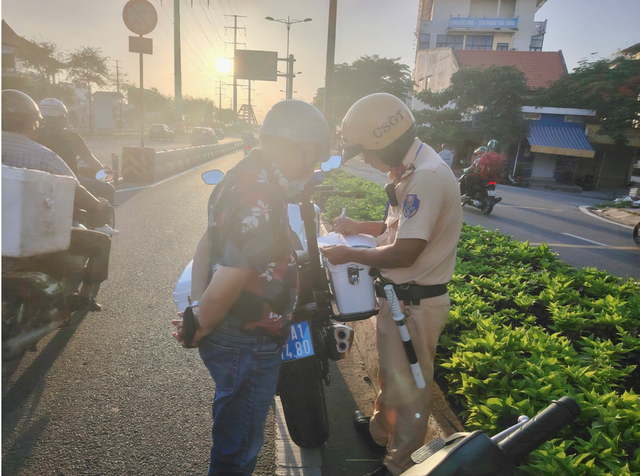 CSGT TP.HCM c&ocirc;ng bố danh s&aacute;ch xe m&aacute;y đi ngược chiều, v&agrave;o đường cấm bị phạt nguội - Ảnh 2.