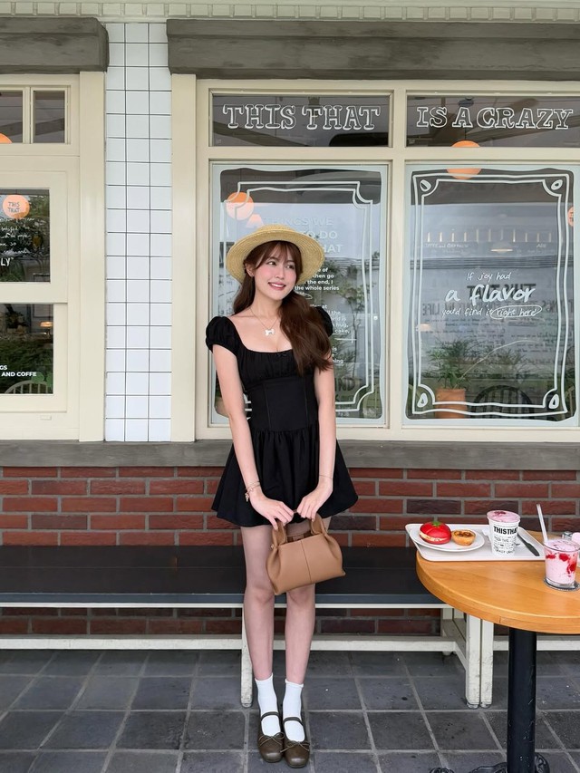Váy liền thân và mũ cói vành rộng, khí chất nàng thơ Váy liền thân và mũ cói vành rộng, khí chất nàng thơ- Ảnh 4.