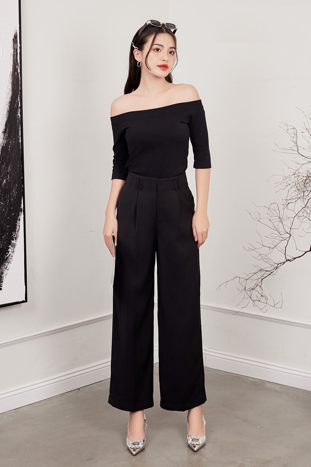 Áo trễ vai mềm mại sánh đôi với sự phóng khoáng của quần ống rộng- Ảnh 5.