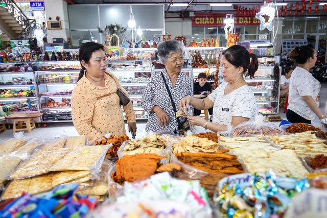 Khởi động m&ugrave;a mua sắm Tết B&iacute;nh Ngọ- Ảnh 1.