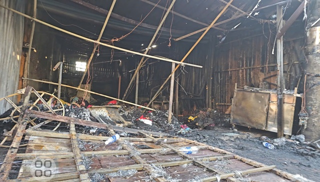 Vụ ch&aacute;y tr&ecirc;n đường Qu&aacute;ch Đi&ecirc;u: Nhiều người trắng tay, c&ocirc;ng an phong tỏa điều tra- Ảnh 3.