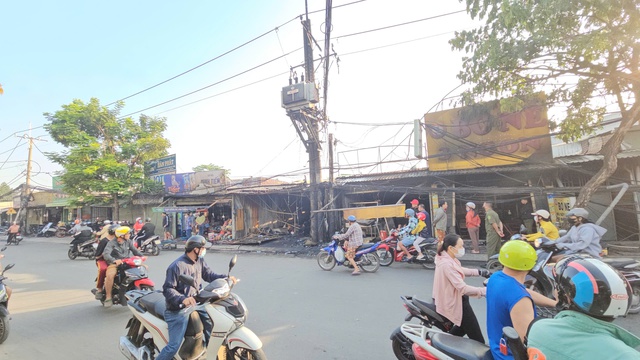 Vụ ch&aacute;y tr&ecirc;n đường Qu&aacute;ch Đi&ecirc;u: Nhiều người trắng tay, c&ocirc;ng an phong tỏa điều tra- Ảnh 6.