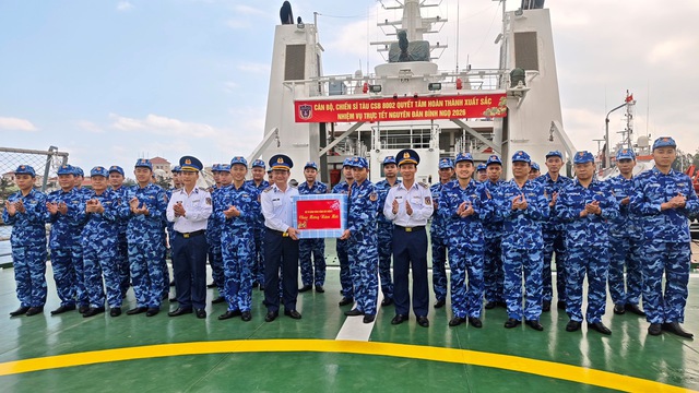 Chuyến t&agrave;u m&ugrave;a xu&acirc;n ra khơi giữ biển: Cảnh s&aacute;t biển g&aacute;c tết nơi đầu s&oacute;ng- Ảnh 3.