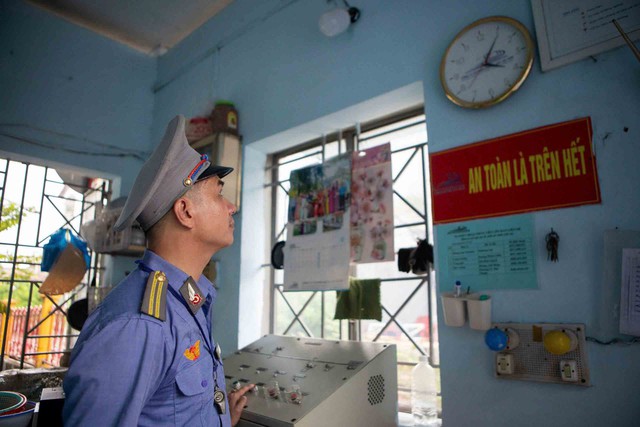 G&aacute;c t&agrave;u giữa l&ograve;ng tp . Hcm: Những khoảnh khắc đ&oacute;n giao thừa b&ecirc;n g&aacute;c chắn - Ảnh 3.