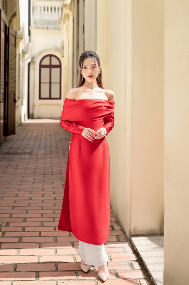 Diện sắc trắng - đỏ tôn da, tôn dáng ngày đầu xuân- Ảnh 4.