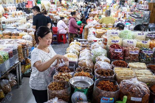 Tr&aacute;nh biến động gi&aacute; cả h&agrave;ng thiết yếu dịp tết B&iacute;nh Ngọ- Ảnh 1.