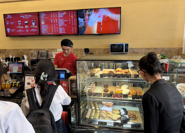 Highlands Coffee tạm ngưng b&aacute;n tr&agrave; sen v&agrave;ng, tr&agrave; vải để 'đổi nh&agrave; cung cấp'- Ảnh 1.