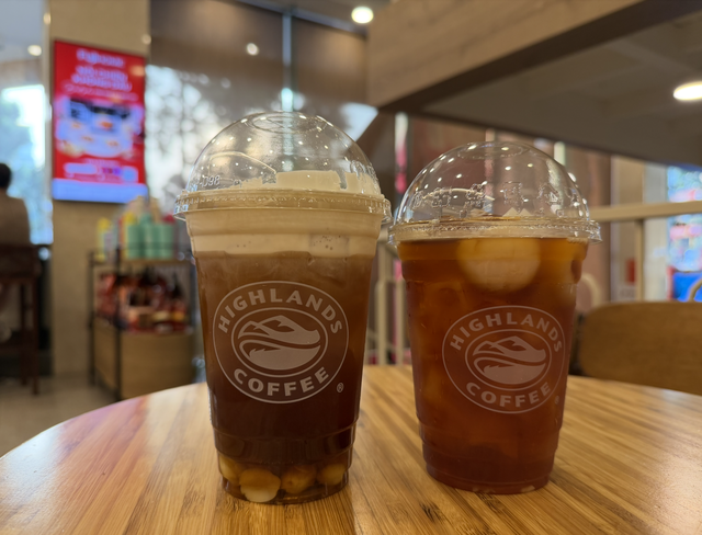 Highlands Coffee bán lại trà sen vàng, trà vải ở một số cửa hàng- Ảnh 1. Highlands Coffee bán lại trà sen vàng, trà vải ở một số cửa hàng- Ảnh 1.