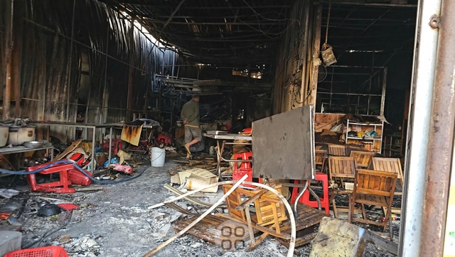 Vụ ch&aacute;y tr&ecirc;n đường Qu&aacute;ch Đi&ecirc;u: Nhiều người trắng tay, c&ocirc;ng an phong tỏa điều tra- Ảnh 4.